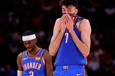包含埃因霍温手感冰凉备战足总杯深圳男篮围绕NBA季后赛战术微调，网友：多伦多猛龙转会期临场应变的词条